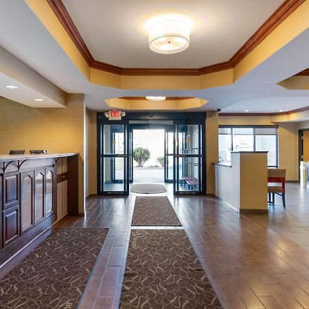 Comfort Suites South Haven Near I-96 Ngoại thất bức ảnh