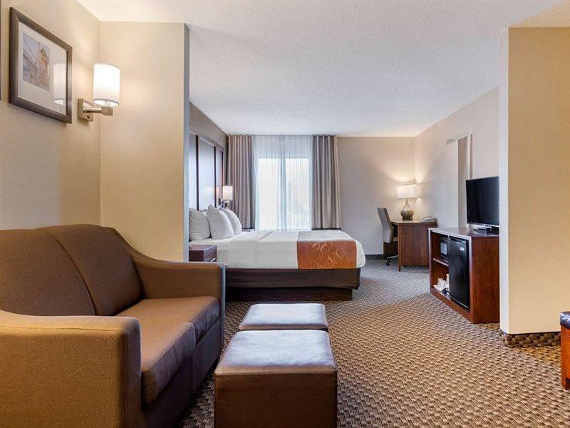Comfort Suites South Haven Near I-96 Ngoại thất bức ảnh