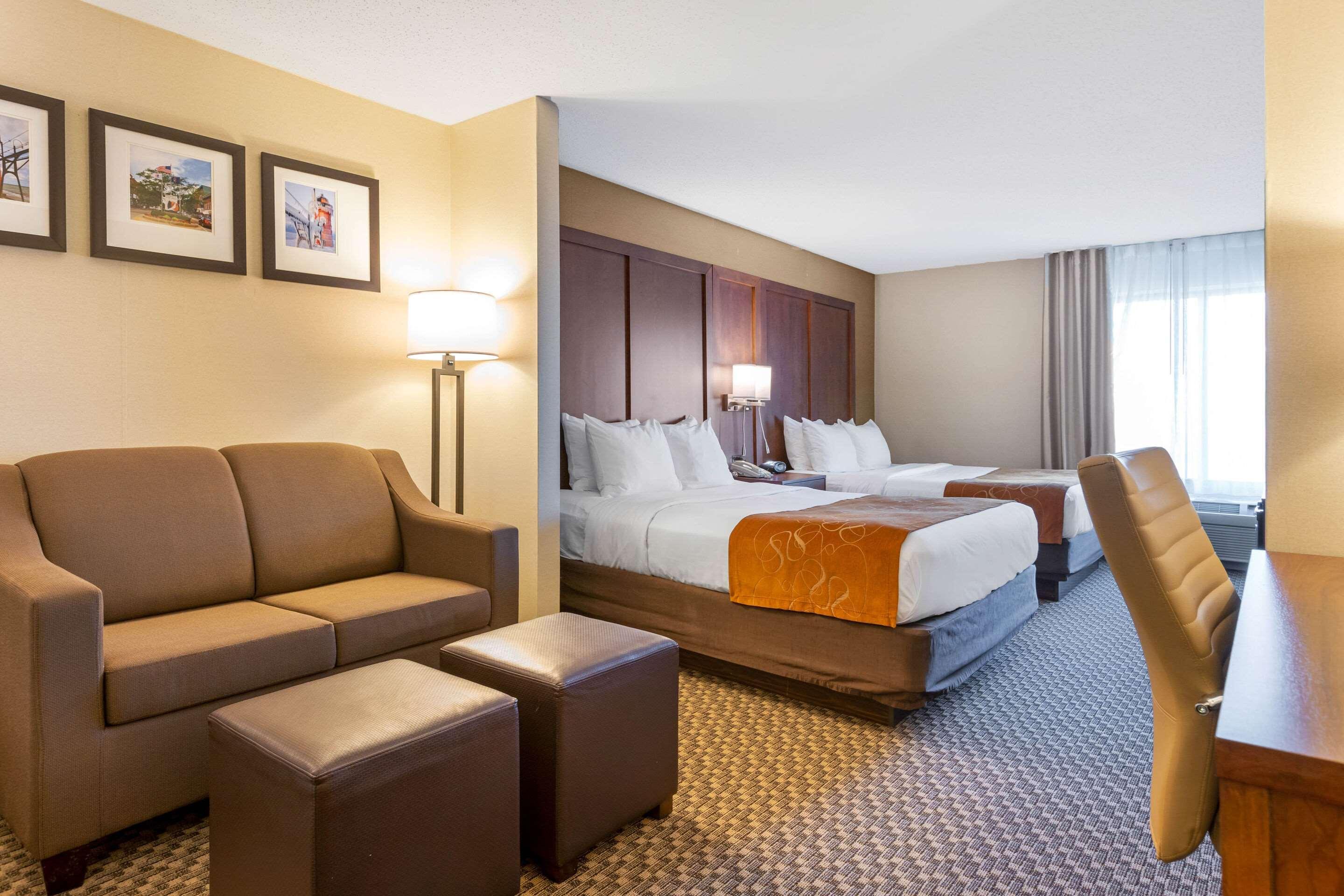 Comfort Suites South Haven Near I-96 Ngoại thất bức ảnh