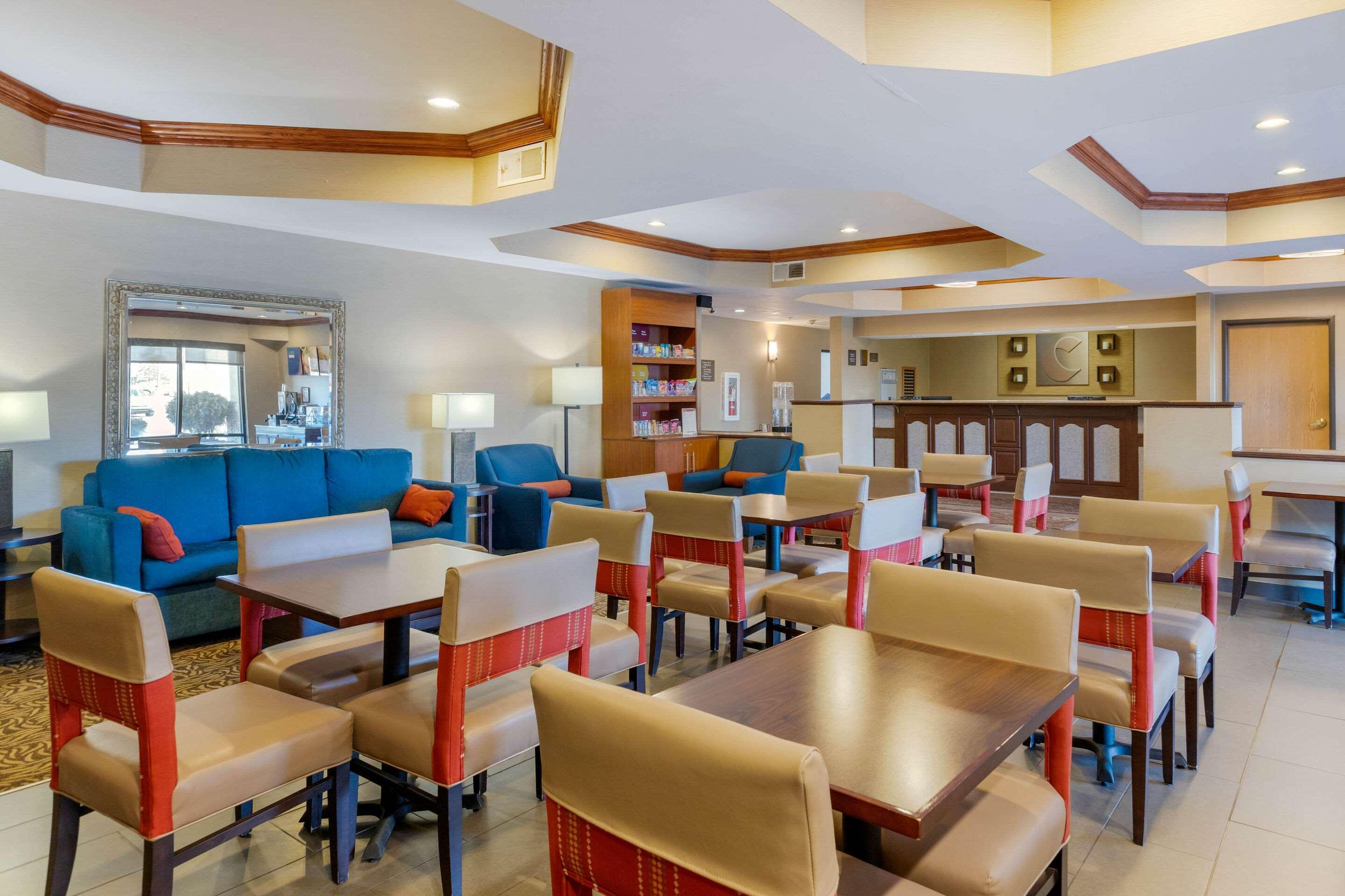 Comfort Suites South Haven Near I-96 Ngoại thất bức ảnh