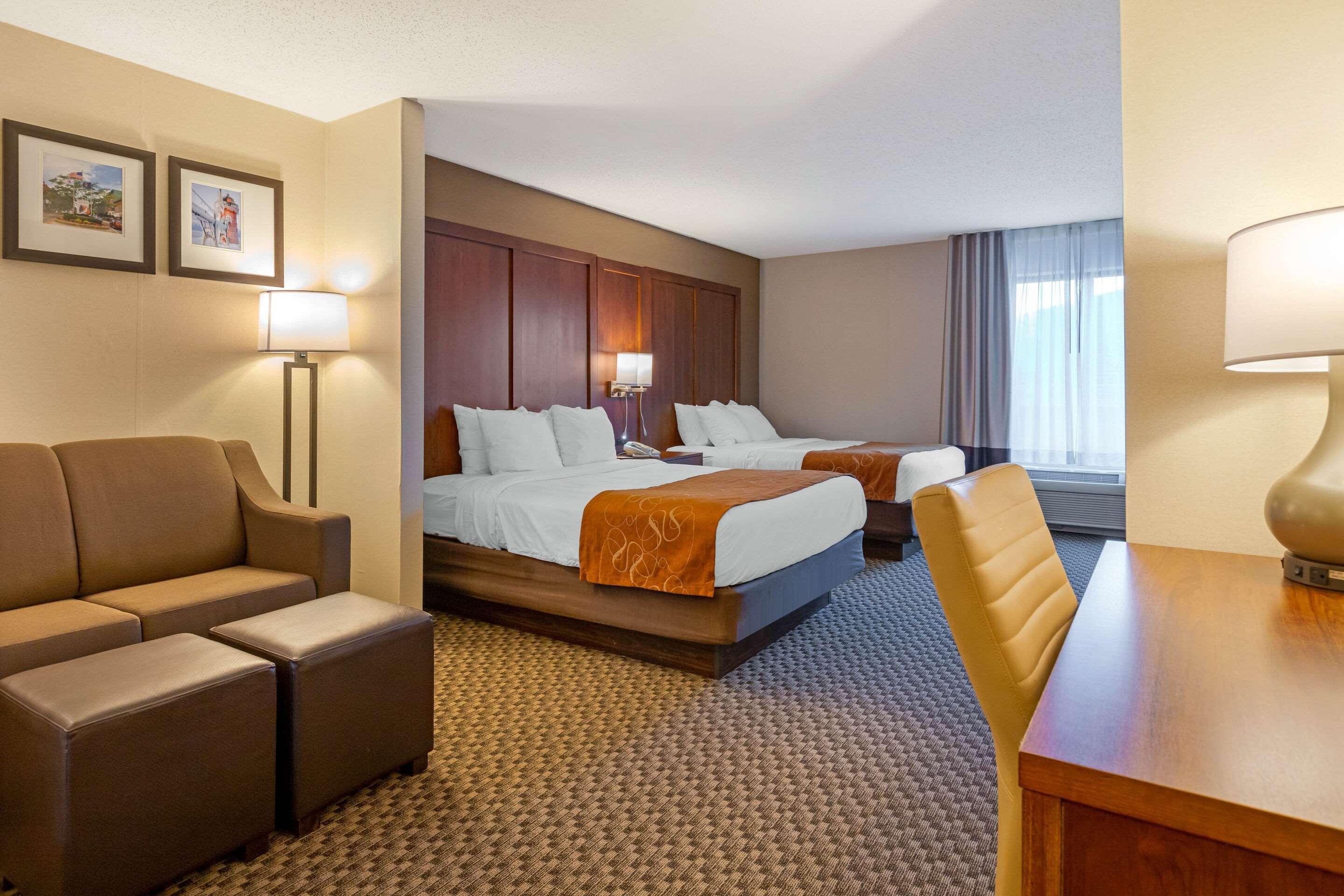 Comfort Suites South Haven Near I-96 Ngoại thất bức ảnh