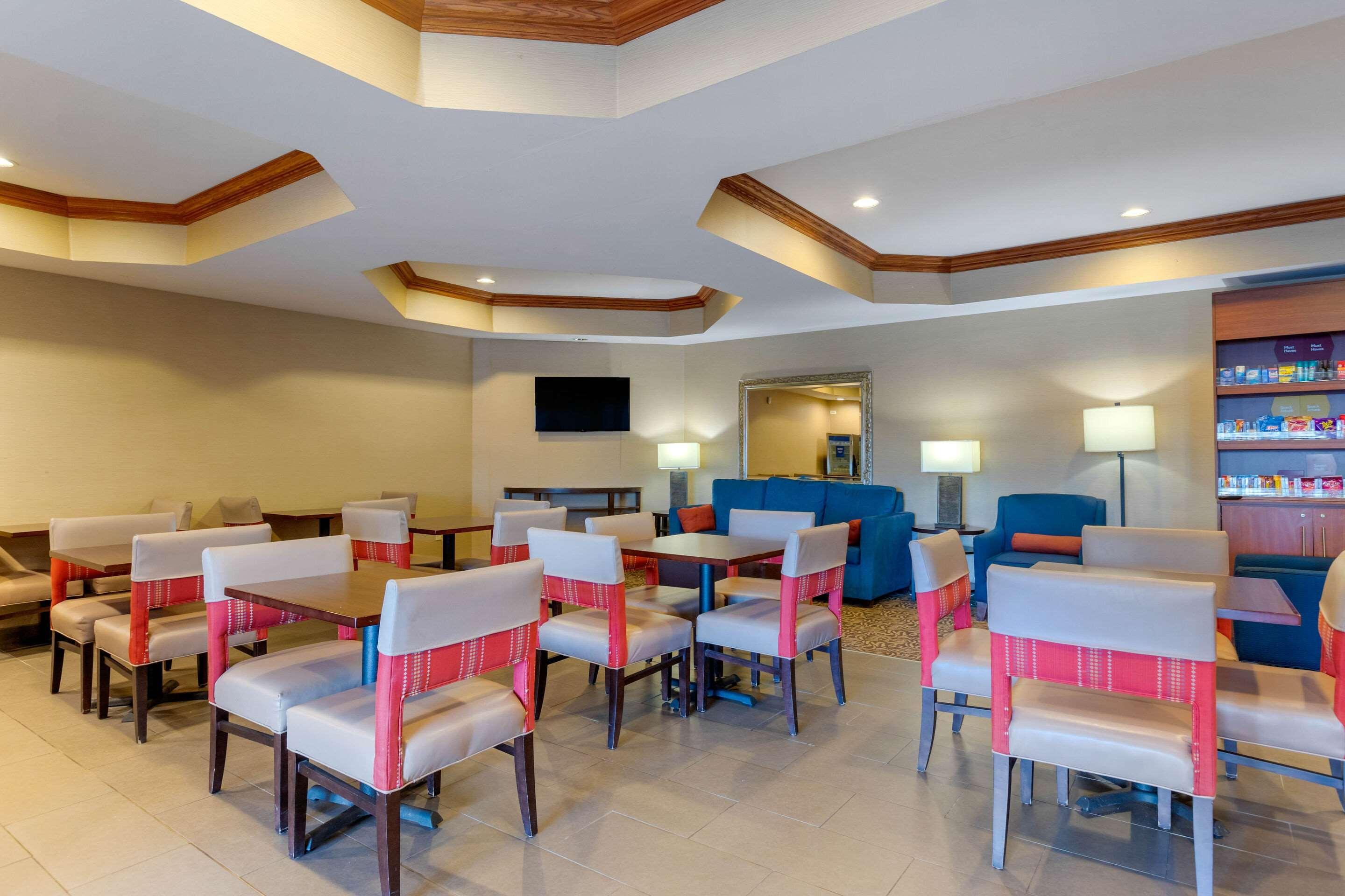 Comfort Suites South Haven Near I-96 Ngoại thất bức ảnh