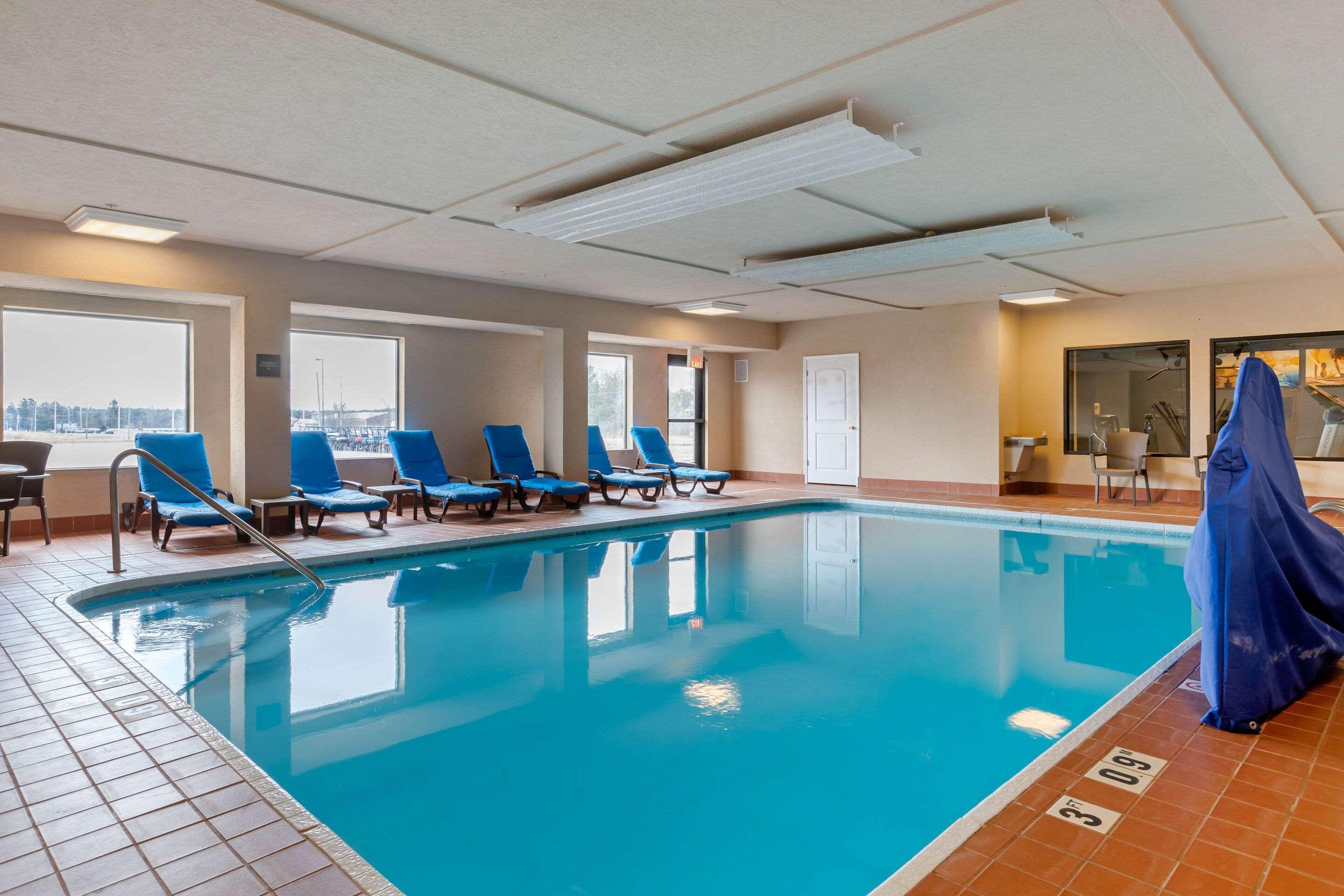 Comfort Suites South Haven Near I-96 Ngoại thất bức ảnh