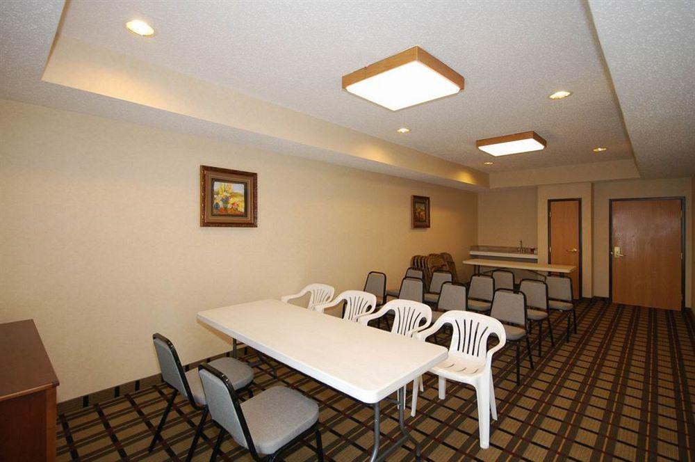 Comfort Suites South Haven Near I-96 Ngoại thất bức ảnh