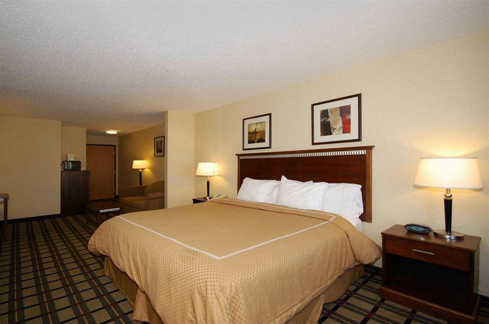 Comfort Suites South Haven Near I-96 Ngoại thất bức ảnh